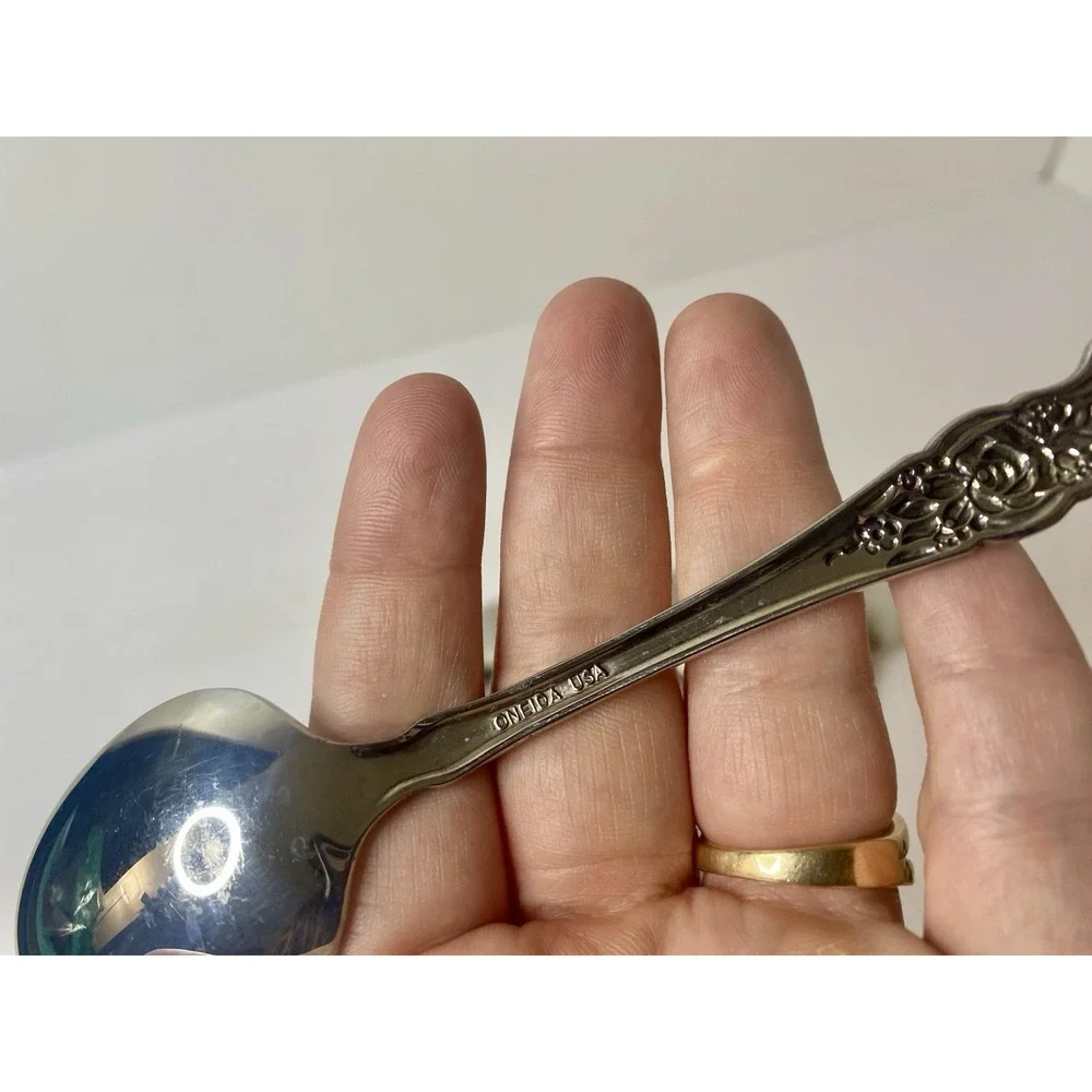 Oneida Wordsworth Stainless Oval Soup Spoons 6 7/8
